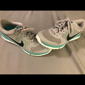 Women’s Nike Flex 2015 Run (Size 9)